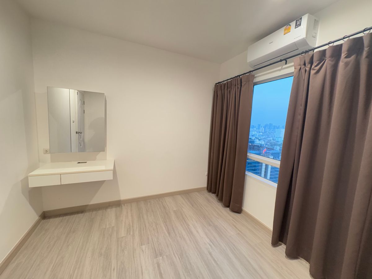 ขายคอนโดลาดพร้าว เซ็นทรัลลาดพร้าว : ขายห้องมุม Sym Condo Vipha Ladprao รีโนเวทใหม่ สอบถามได้ครับ ลดพิเศษ 2.75 ล้าน