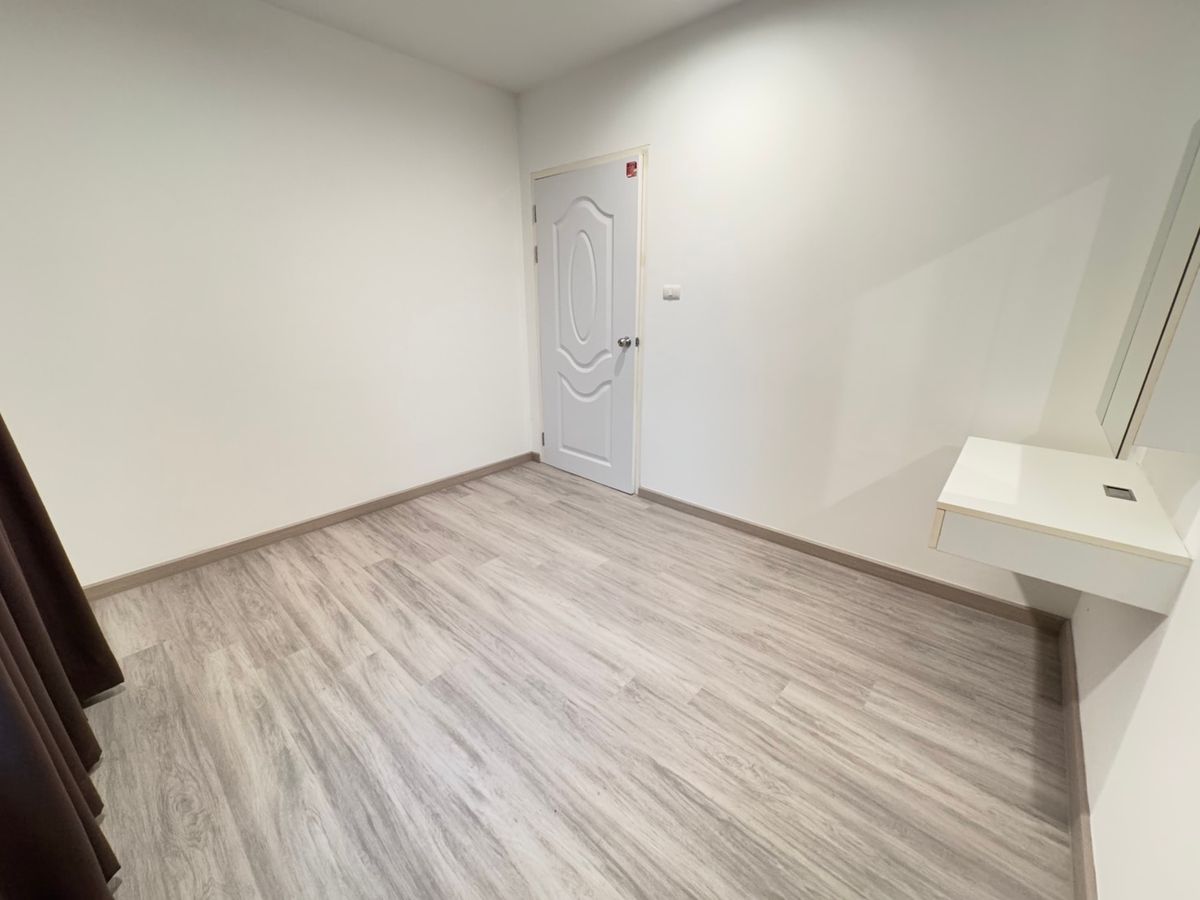 ขายคอนโดลาดพร้าว เซ็นทรัลลาดพร้าว : ขายห้องมุม Sym Condo Vipha Ladprao รีโนเวทใหม่ สอบถามได้ครับ ลดพิเศษ 2.75 ล้าน