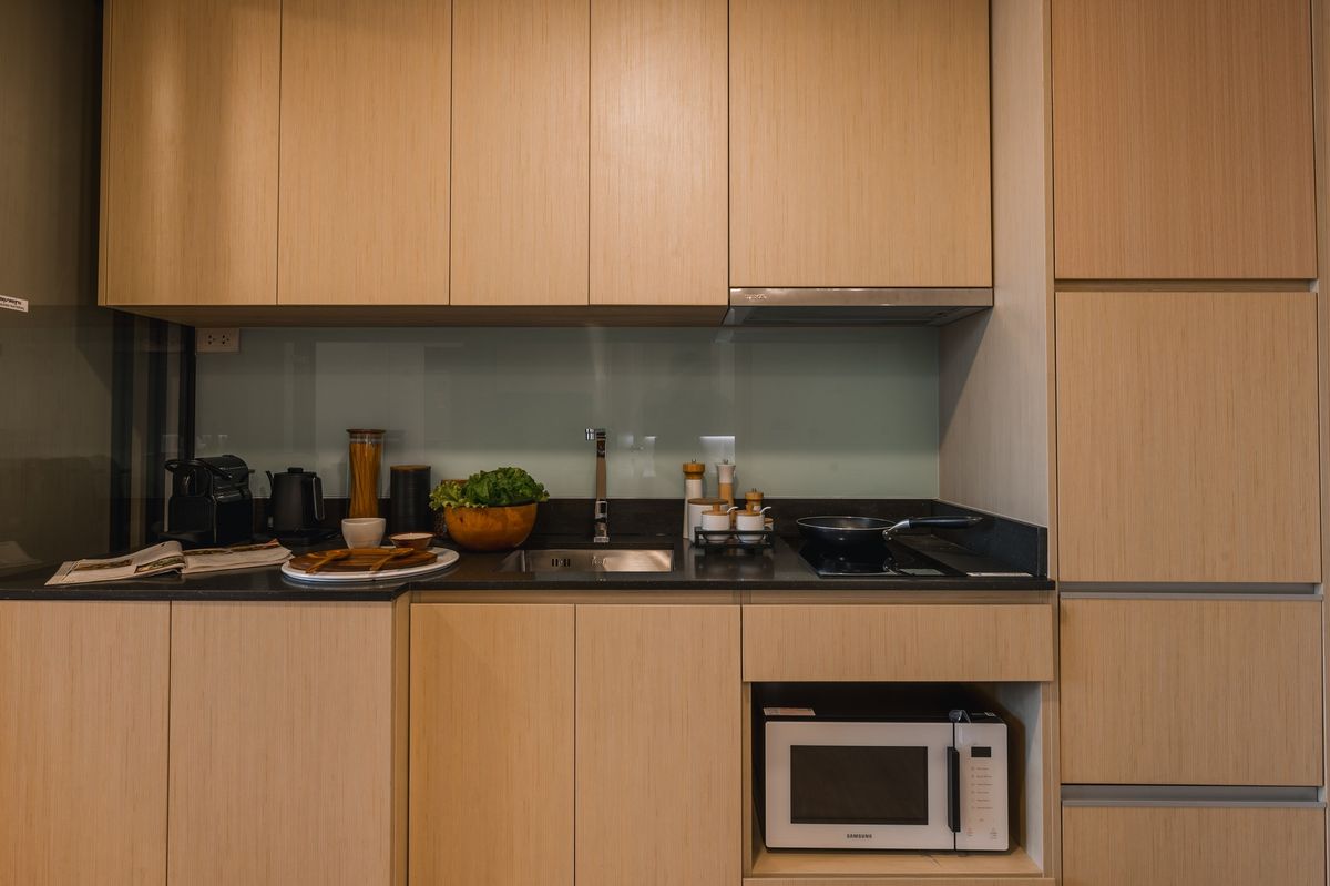 For SaleCondoRama9, Petchburi, RCA : Luxury condo for sale in Landmark at MRTA RAMA 9, 19 floors, living space 27.50 sq.m., 1st floor, 1 bedroom, 1 living room, with special services from Cassia. Convenient transportation, near the MRT Station, Rama 9 Orange Station.