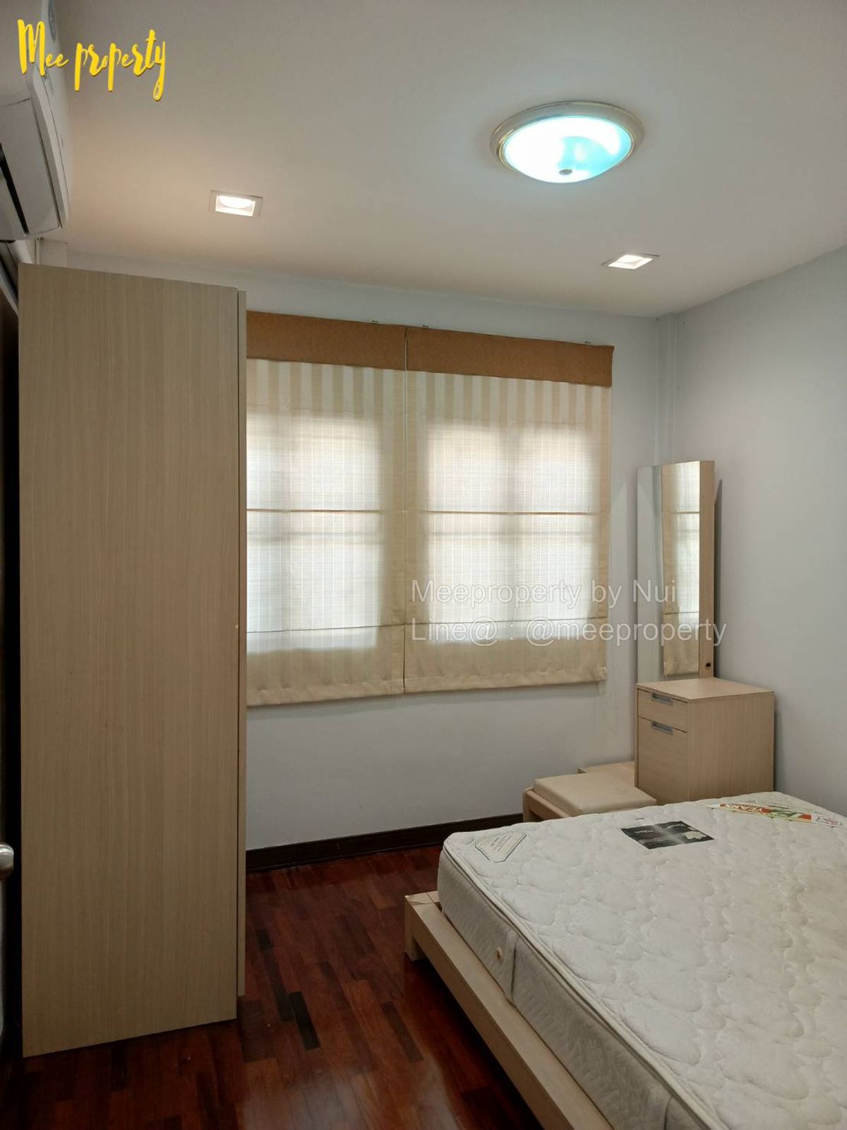 For SaleTownhomePathum Thani,Rangsit, Thammasat : Urgent sale, 2-story townhouse, Piyawaram Village, Khlong 4, Sawai Pracharat Road, Good atmosphere, with a clubhouse, swimming pool, an area of ​​24 sq.w., usable area 108 sqm. ME-96