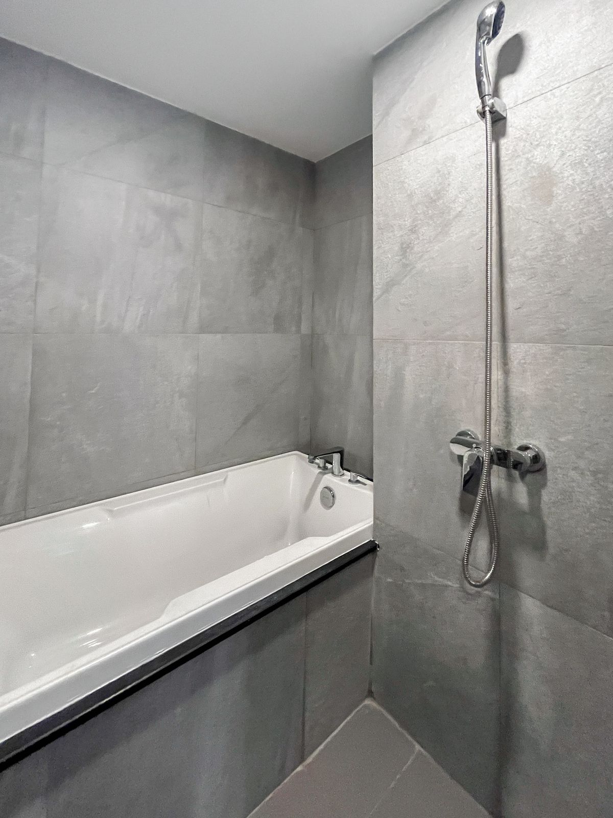 For SaleCondoSriracha Laem Chabang Ban Bueng : Foreigner Quota Condo for sale. Stasia Residence Sriracha, size 36.41, 3rd floor, the best price.