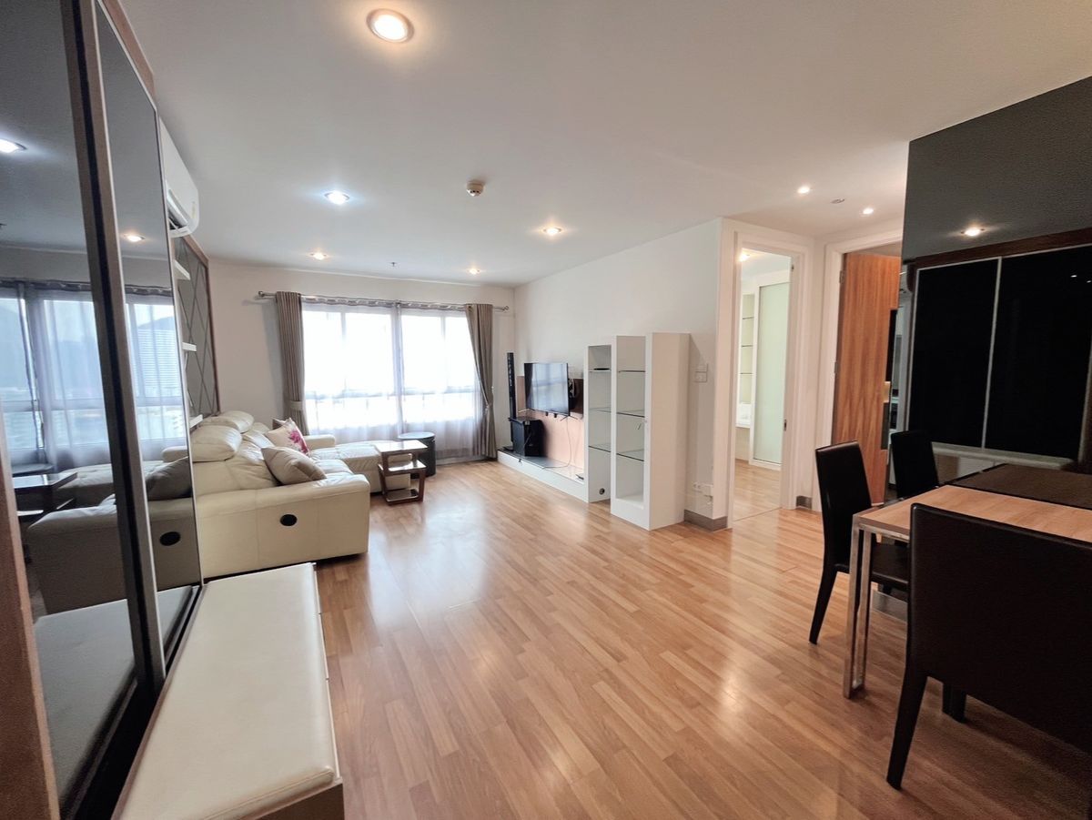 ให้เช่าคอนโดพระราม 9 เพชรบุรีตัดใหม่ RCA : RENT !! Condo Lumpini Place, MRT Rama 9, 2 Beds, Tower D, Floor 24, 71 sq.m., 28,000 Baht (Pool view)