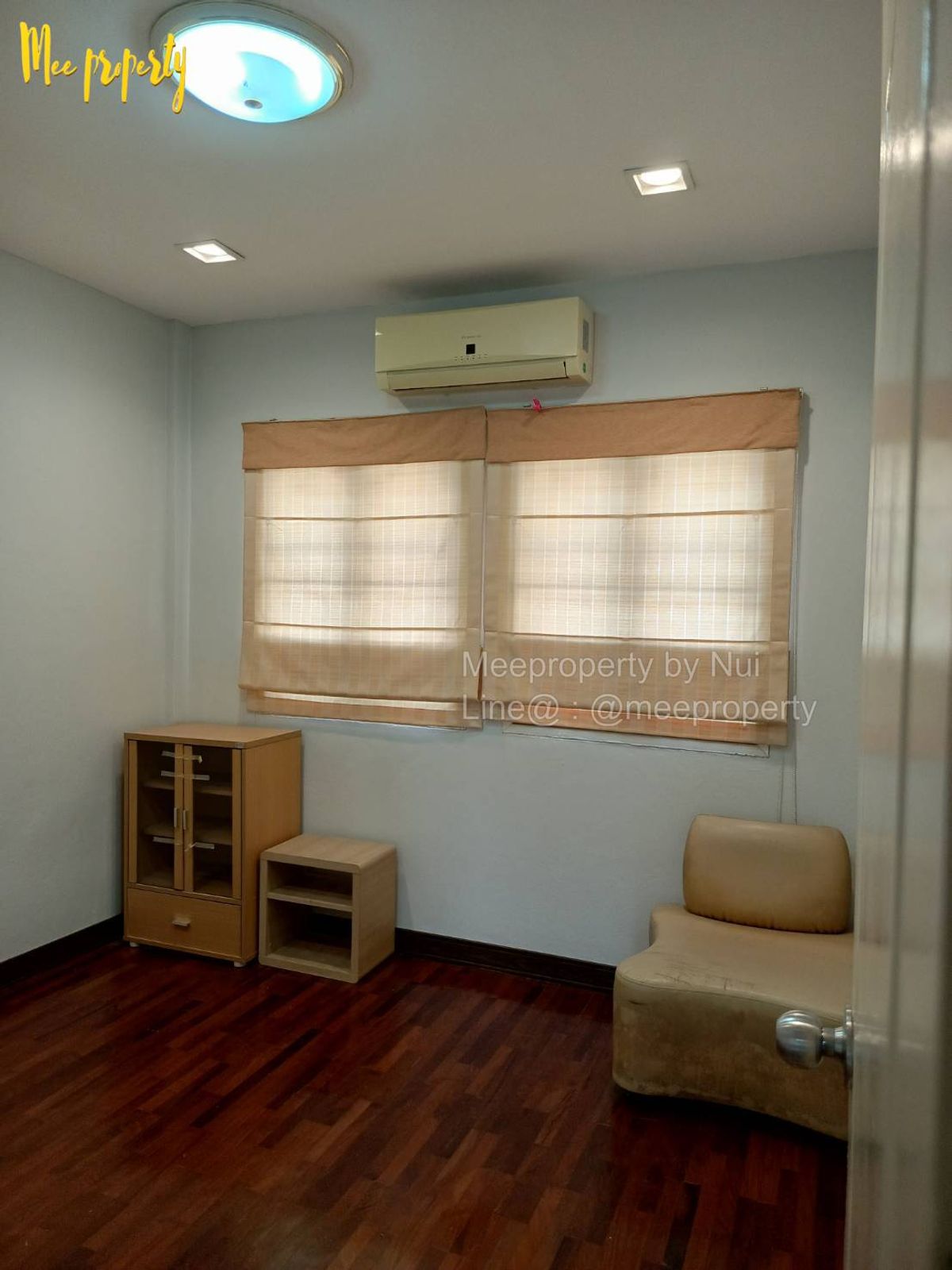 For SaleTownhomePathum Thani,Rangsit, Thammasat : Urgent sale, 2-story townhouse, Piyawaram Village, Khlong 4, Sawai Pracharat Road, Good atmosphere, with a clubhouse, swimming pool, an area of ​​24 sq.w., usable area 108 sqm. ME-96