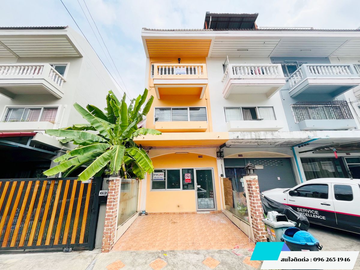 For SaleTownhomeOnnut, Udomsuk : Selling a 3 -story building in Soi On Nut 59/1 Village, Chom Duean, next to Sukhumvit 77 road, near Airport Link / Near the Yellow Line, Sri Nuch Station, only 3.5 km.