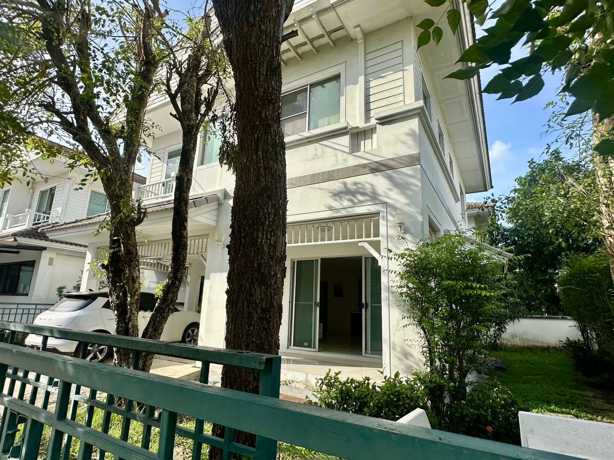 For RentHouseSeri Thai, Ramkhamhaeng Nida : Rent a detached house, Manthana Onnut-Ring Road near the expressway and motorway. Can go in and out in many ways Large single house, very good price !!