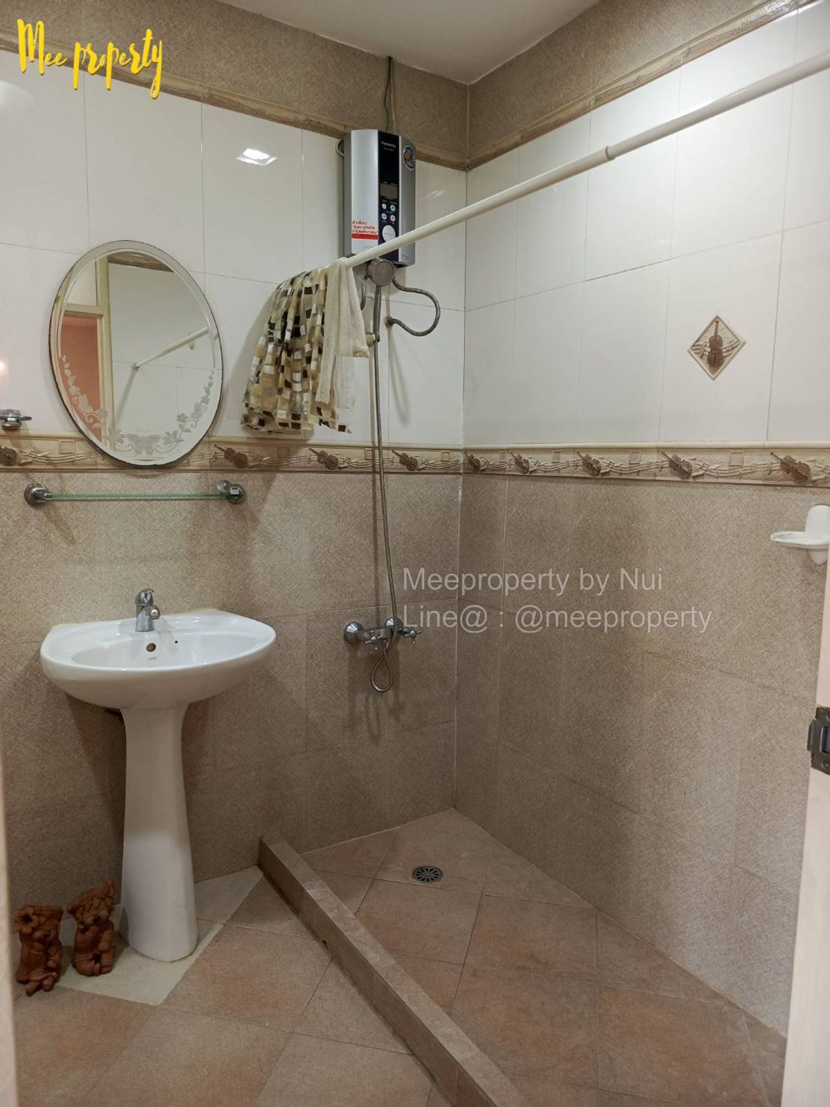 For SaleTownhomePathum Thani,Rangsit, Thammasat : Urgent sale, 2-story townhouse, Piyawaram Village, Khlong 4, Sawai Pracharat Road, Good atmosphere, with a clubhouse, swimming pool, an area of ​​24 sq.w., usable area 108 sqm. ME-96