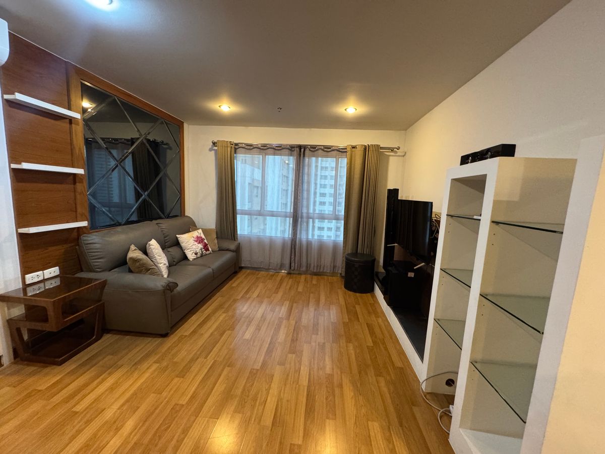 ให้เช่าคอนโดพระราม 9 เพชรบุรีตัดใหม่ RCA : RENT !! Condo Lumpini Place, MRT Rama 9, 2 Beds, Tower D, Floor 24, 71 sq.m., 26,000 Baht (Pool view)