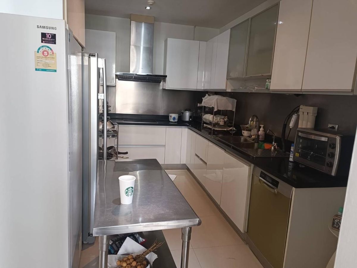 CondoSukhumvit, Asoke, Thonglor : 📢👇Big size unit, only 300 meters away from BTS Asoke, near Terminal 21, fully furnished, ready to move in mid of May 25