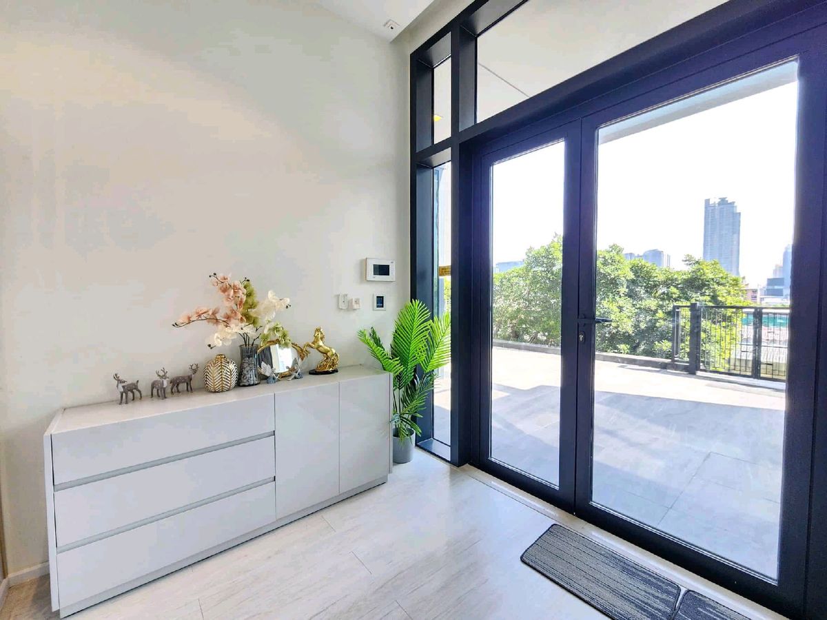 ให้เช่าคอนโดพระราม 9 เพชรบุรีตัดใหม่ RCA : Circle Living Prototype: Pet-Friendly 2-Storey Residence Near Makkasan Airport Link