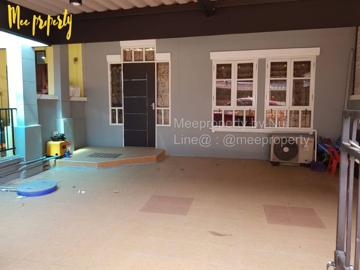 For SaleTownhomePathum Thani,Rangsit, Thammasat : Urgent sale, 2-story townhouse, Piyawaram Village, Khlong 4, Sawai Pracharat Road, Good atmosphere, with a clubhouse, swimming pool, an area of ​​24 sq.w., usable area 108 sqm. ME-96