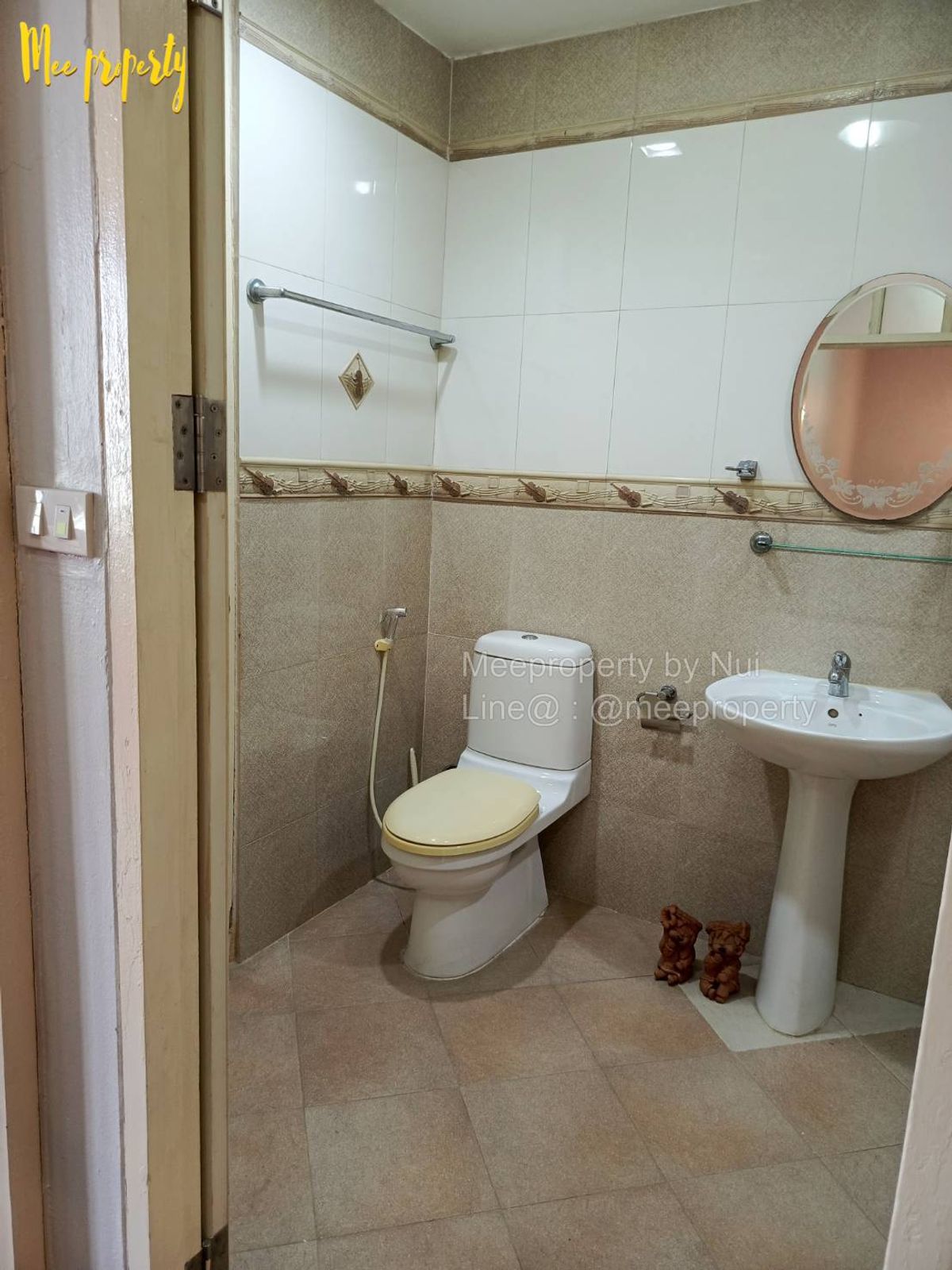 For SaleTownhomePathum Thani,Rangsit, Thammasat : Urgent sale, 2-story townhouse, Piyawaram Village, Khlong 4, Sawai Pracharat Road, Good atmosphere, with a clubhouse, swimming pool, an area of ​​24 sq.w., usable area 108 sqm. ME-96