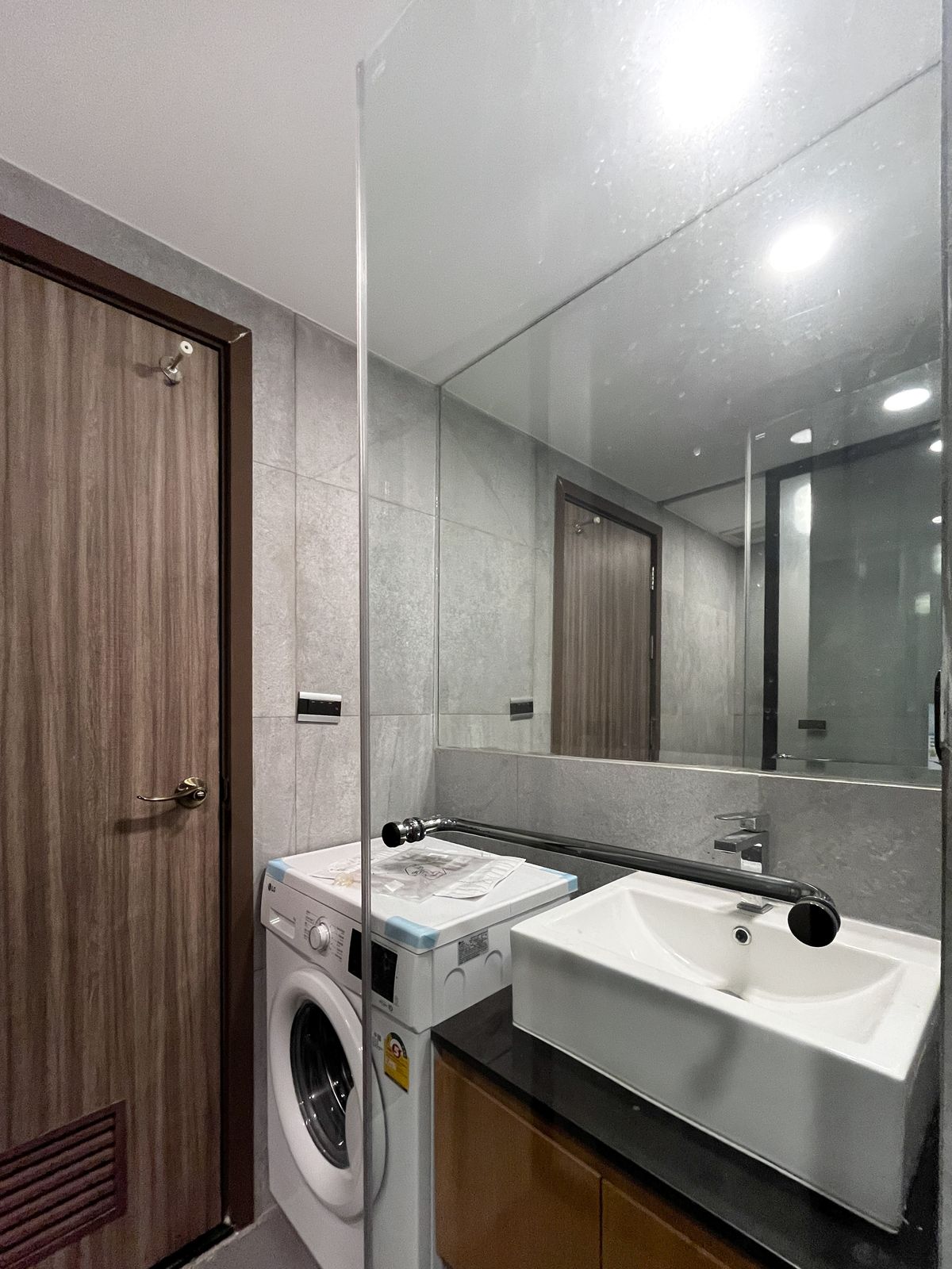 For SaleCondoSriracha Laem Chabang Ban Bueng : Foreigner Quota Condo for sale. Stasia Residence Sriracha, size 36.41, 3rd floor, the best price.