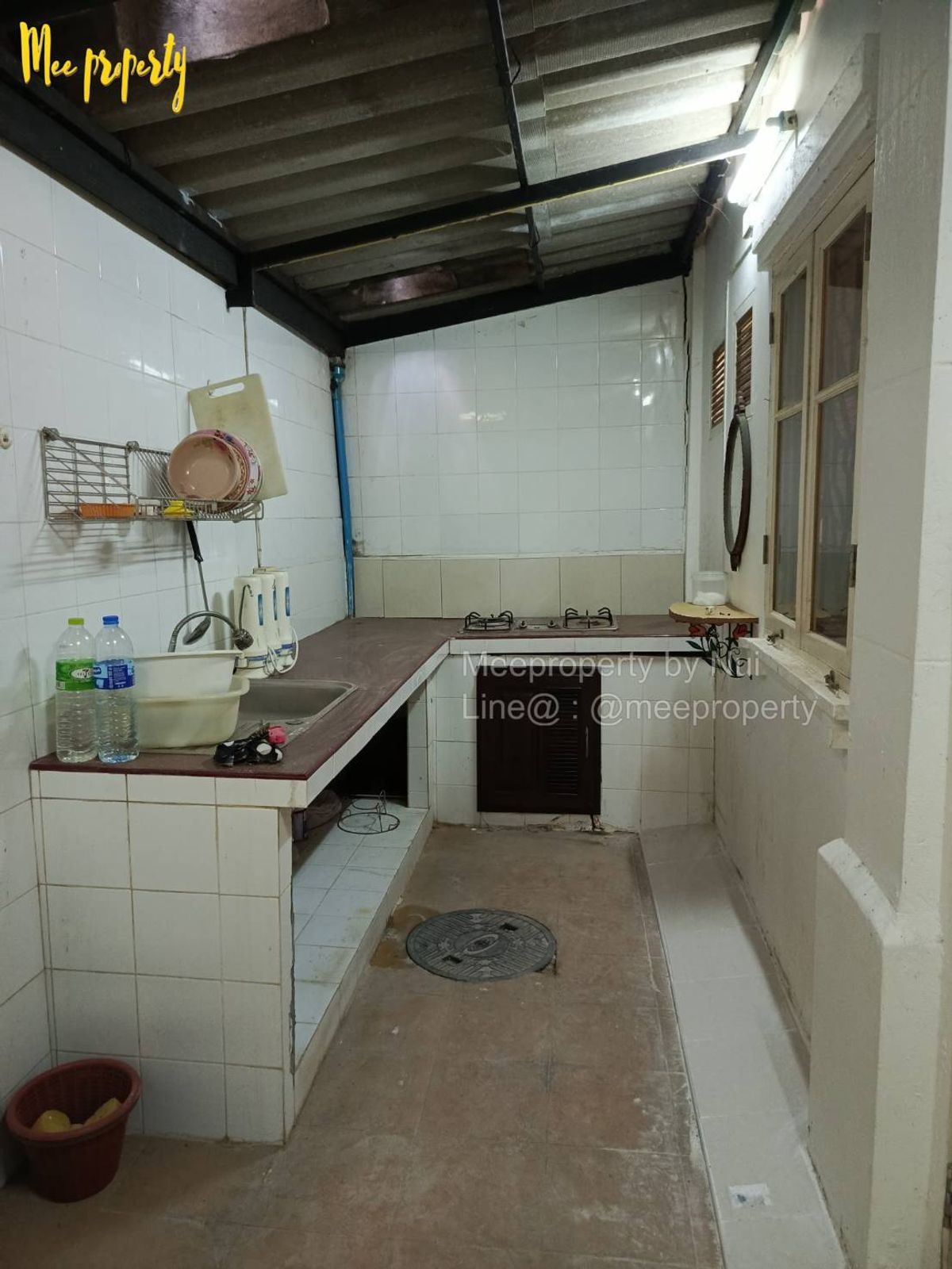 For SaleTownhomePathum Thani,Rangsit, Thammasat : Urgent sale, 2-story townhouse, Piyawaram Village, Khlong 4, Sawai Pracharat Road, Good atmosphere, with a clubhouse, swimming pool, an area of ​​24 sq.w., usable area 108 sqm. ME-96