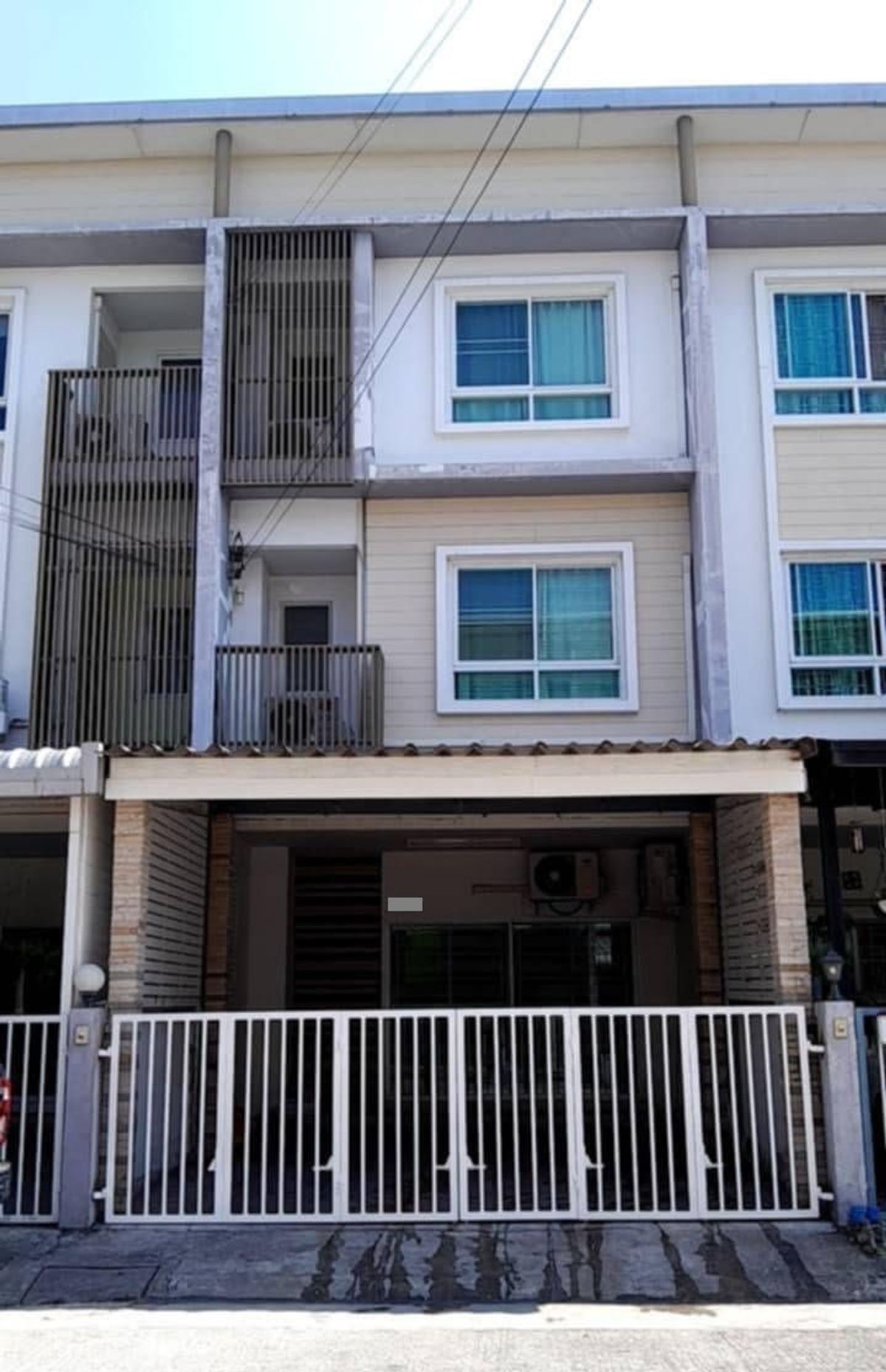 ขายทาวน์โฮมบางนา แบริ่ง ลาซาล : 18.5ตรว 3นอน3น้ำ ทาวน์โฮม 3 ชั้น The Rich Biz Home สุขุมวิท 105