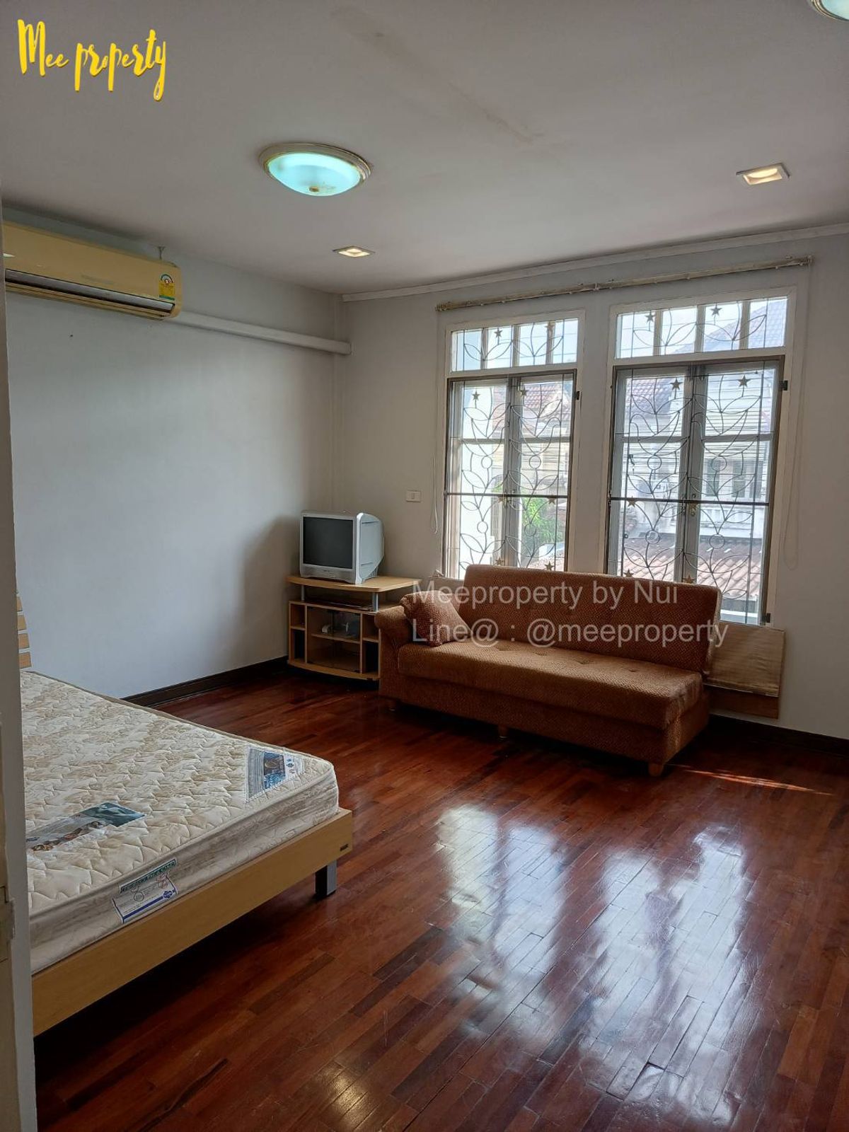 For SaleTownhomePathum Thani,Rangsit, Thammasat : Urgent sale, 2-story townhouse, Piyawaram Village, Khlong 4, Sawai Pracharat Road, Good atmosphere, with a clubhouse, swimming pool, an area of ​​24 sq.w., usable area 108 sqm. ME-96