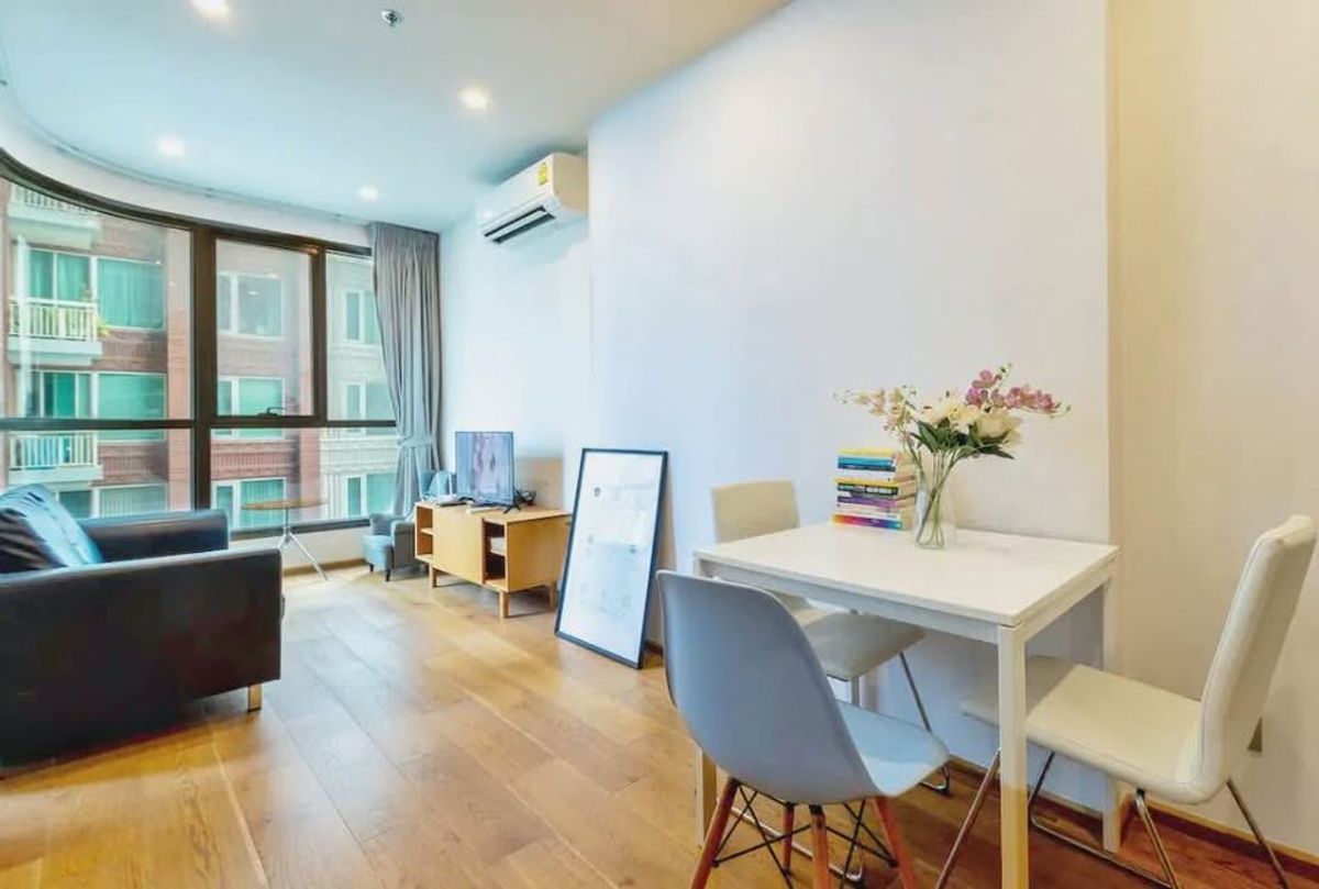 For RentCondoRatchathewi,Phayathai : 🔥 Rare Item🔥 Q Chidlom 1 bedroom, curved glass room 🔥 Near Central World 🔥.