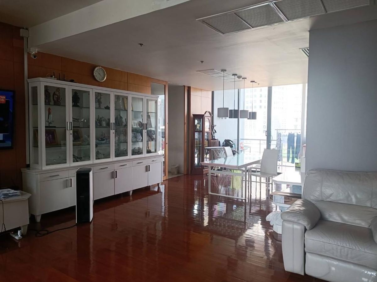 CondoSukhumvit, Asoke, Thonglor : 📢👇Big size unit, only 300 meters away from BTS Asoke, near Terminal 21, fully furnished, ready to move in mid of May 25