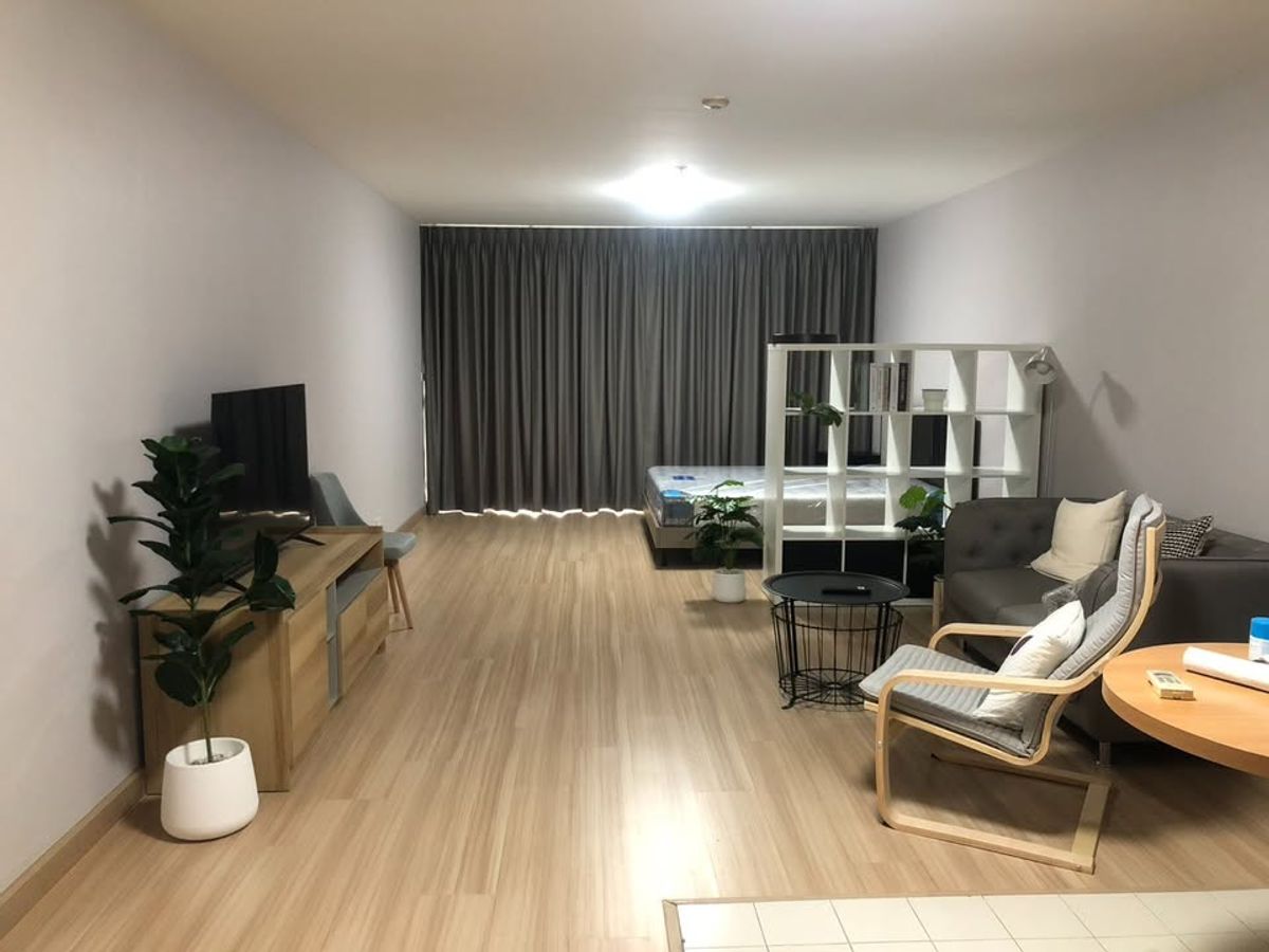 For RentCondoWitthayu, Chidlom, Langsuan, Ploenchit : 🔥 Rare Item🔥 The Grand Condo near BTS Ratchadamri 🔥 New Renovate room 🔥.