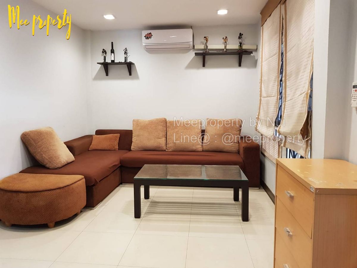 For SaleTownhomePathum Thani,Rangsit, Thammasat : Urgent sale, 2-story townhouse, Piyawaram Village, Khlong 4, Sawai Pracharat Road, Good atmosphere, with a clubhouse, swimming pool, an area of ​​24 sq.w., usable area 108 sqm. ME-96