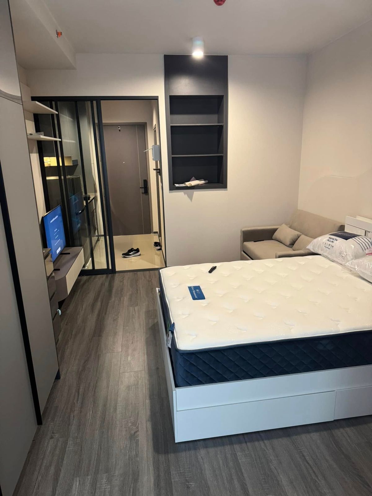 For RentCondoOnnut, Udomsuk : Beautifully decorated condo, city view, ready to rent next to the Phra Khanong BTS