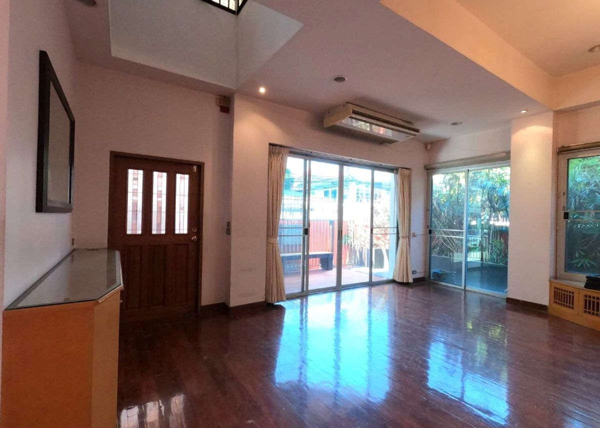 For SaleHouseRama3 (Riverside),Satupadit : 3rd floor house for sale, 5 bedrooms, 4 bathrooms, back corner, Soi Nonsi 14, Yannawa.