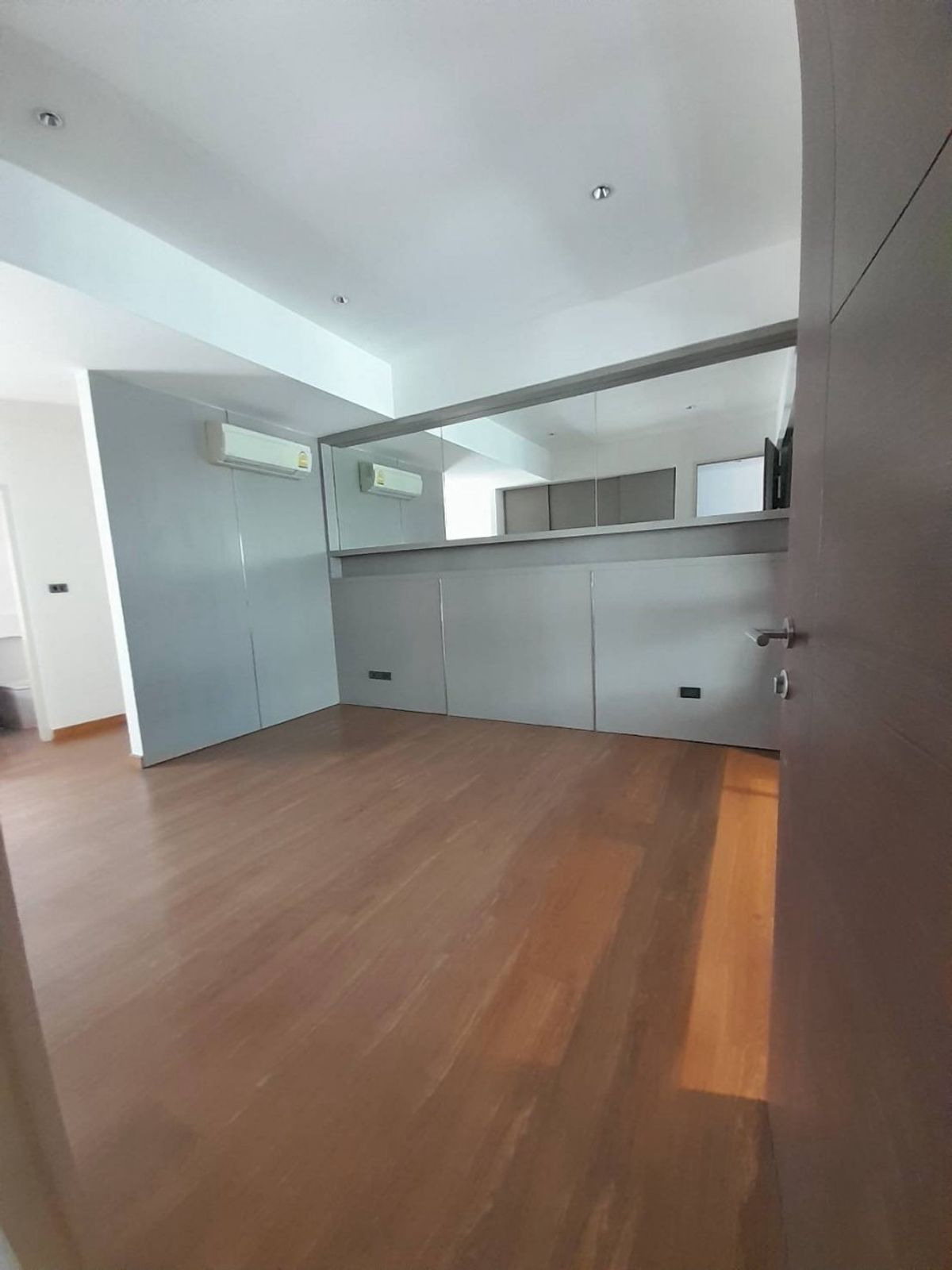 ขายทาวน์โฮมอ่อนนุช อุดมสุข : ขาย พร้อมผู้เช่า ถึง กรกฎาคม 2569
Townhouse Sukhumvit 3ชั้น  พื้นที่กว้างห้องจัดแยกเป็นสัดส่วน ทำเลดี ใกล้ทางพิเศษฉลองรัช พร้อมเข้าอยู่