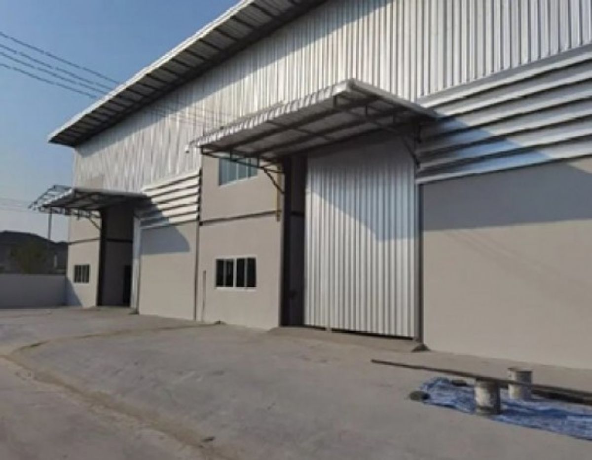 For RentWarehouseSamut Prakan,Samrong : Tel. 081-632-0632 Factory warehouse rental with office in Soi Thai Insurance Thepharak Km. 21 / Purple area / 1880 square meters / in the factory. There is a crane / trailer in and out.