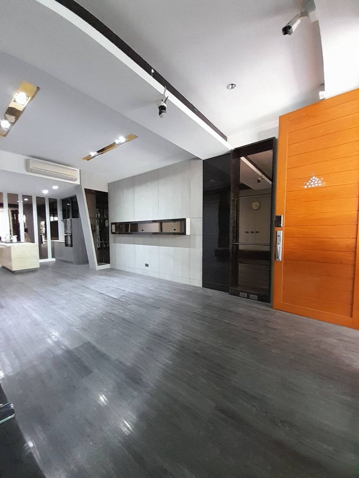 ขายทาวน์โฮมอ่อนนุช อุดมสุข : ขาย พร้อมผู้เช่า ถึง กรกฎาคม 2569
Townhouse Sukhumvit 3ชั้น  พื้นที่กว้างห้องจัดแยกเป็นสัดส่วน ทำเลดี ใกล้ทางพิเศษฉลองรัช พร้อมเข้าอยู่