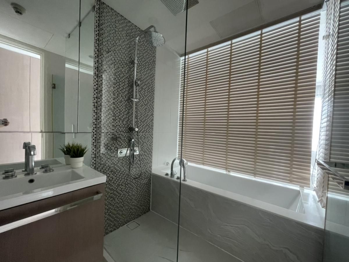 For SaleCondoWitthayu, Chidlom, Langsuan, Ploenchit : The quality of the Rajdamri area, Layout, very beautiful, wide room, good condition, the view ✨185 Rajadamri✨2 Bedroom 2 bathrooms, size 110 sqm. Near BTS Ratchadamri Tel.0982645161