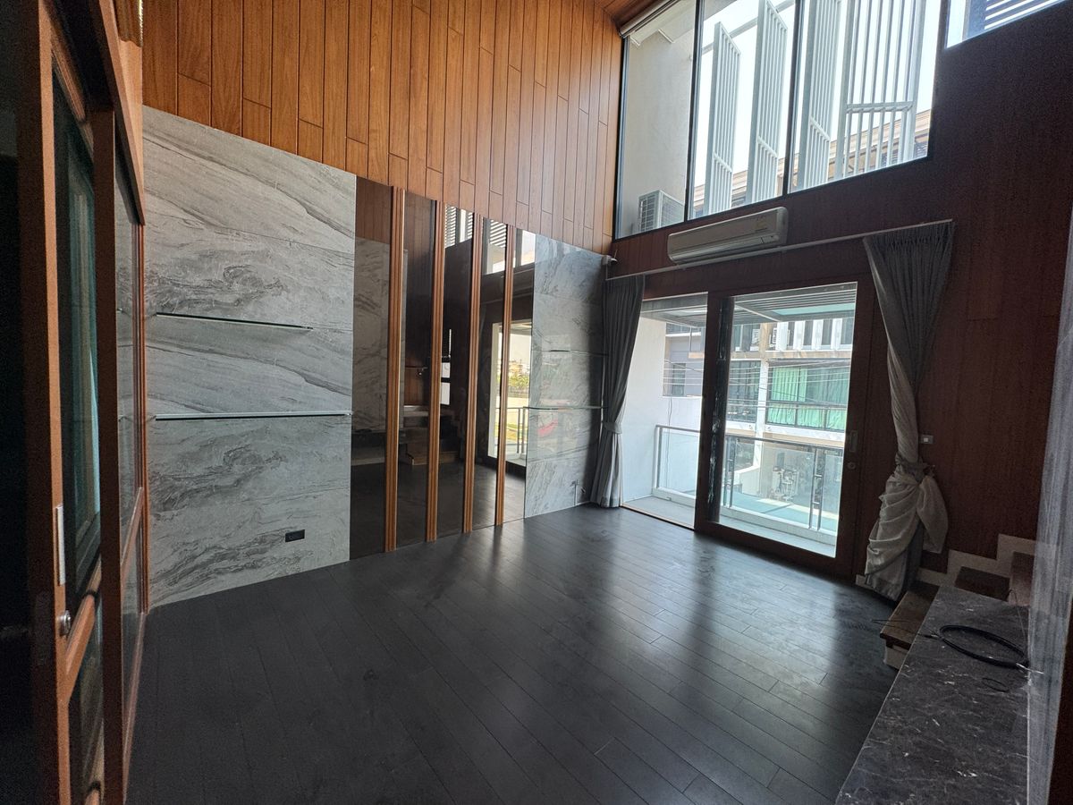 ขายทาวน์โฮมอ่อนนุช อุดมสุข : ขาย พร้อมผู้เช่า ถึง กรกฎาคม 2569
Townhouse Sukhumvit 3ชั้น  พื้นที่กว้างห้องจัดแยกเป็นสัดส่วน ทำเลดี ใกล้ทางพิเศษฉลองรัช พร้อมเข้าอยู่