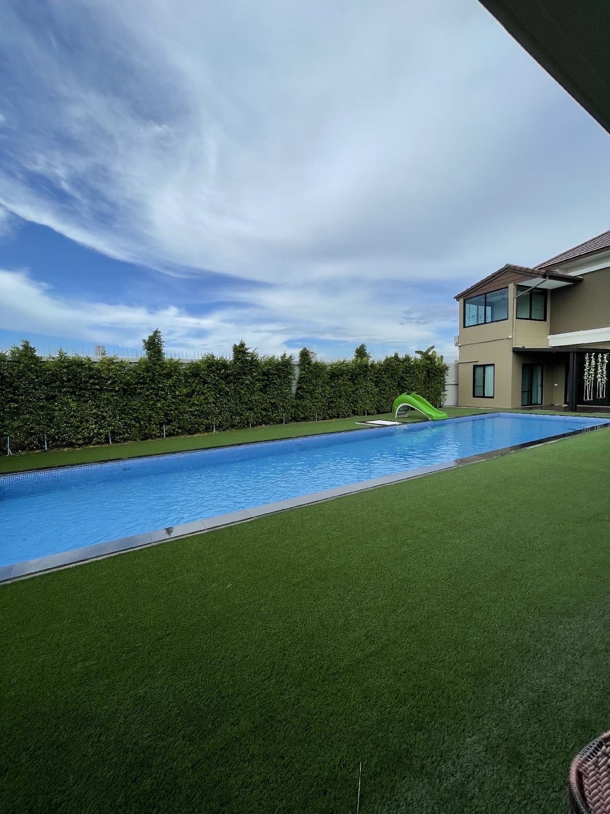 ขายบ้านพัฒนาการ ศรีนครินทร์ : 📢👇บ้านเดี่ยว พร้อมสระว่ายน้ำส่วนตัว เดินทางสะดวกหลายเส้นทาง