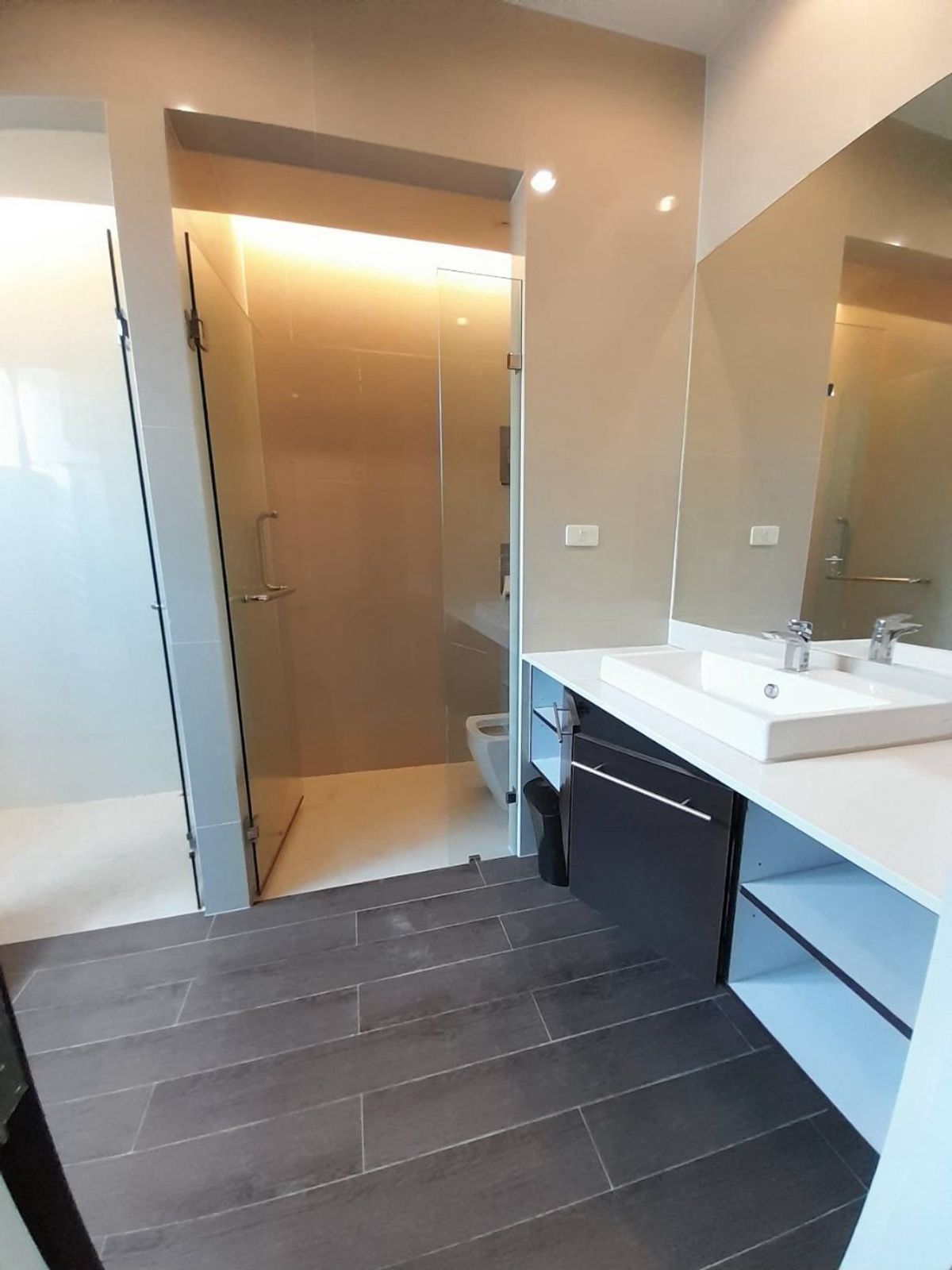 ขายทาวน์โฮมอ่อนนุช อุดมสุข : ขาย พร้อมผู้เช่า ถึง กรกฎาคม 2569
Townhouse Sukhumvit 3ชั้น  พื้นที่กว้างห้องจัดแยกเป็นสัดส่วน ทำเลดี ใกล้ทางพิเศษฉลองรัช พร้อมเข้าอยู่