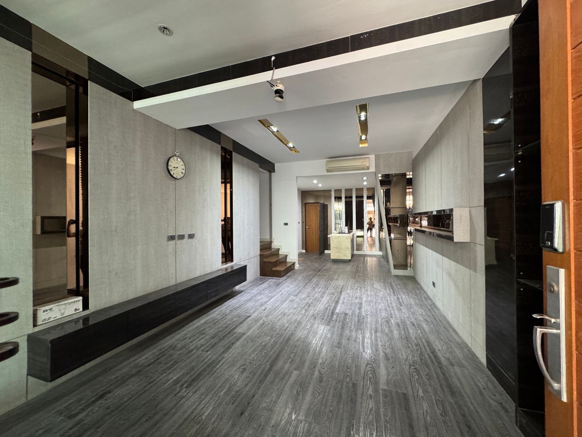 ขายทาวน์โฮมอ่อนนุช อุดมสุข : ขาย พร้อมผู้เช่า ถึง กรกฎาคม 2569
Townhouse Sukhumvit 3ชั้น  พื้นที่กว้างห้องจัดแยกเป็นสัดส่วน ทำเลดี ใกล้ทางพิเศษฉลองรัช พร้อมเข้าอยู่