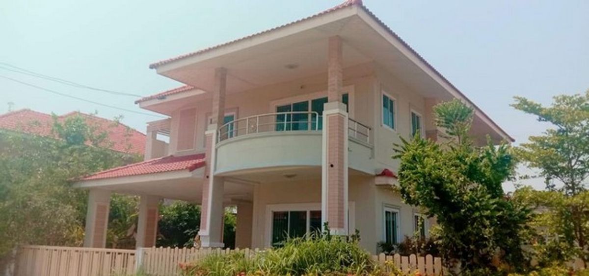 For SaleHouseMaha Sarakham : Detached house next to the lake Baan Suan Sarakham 180 sqm. Near M. M., free transfer fee