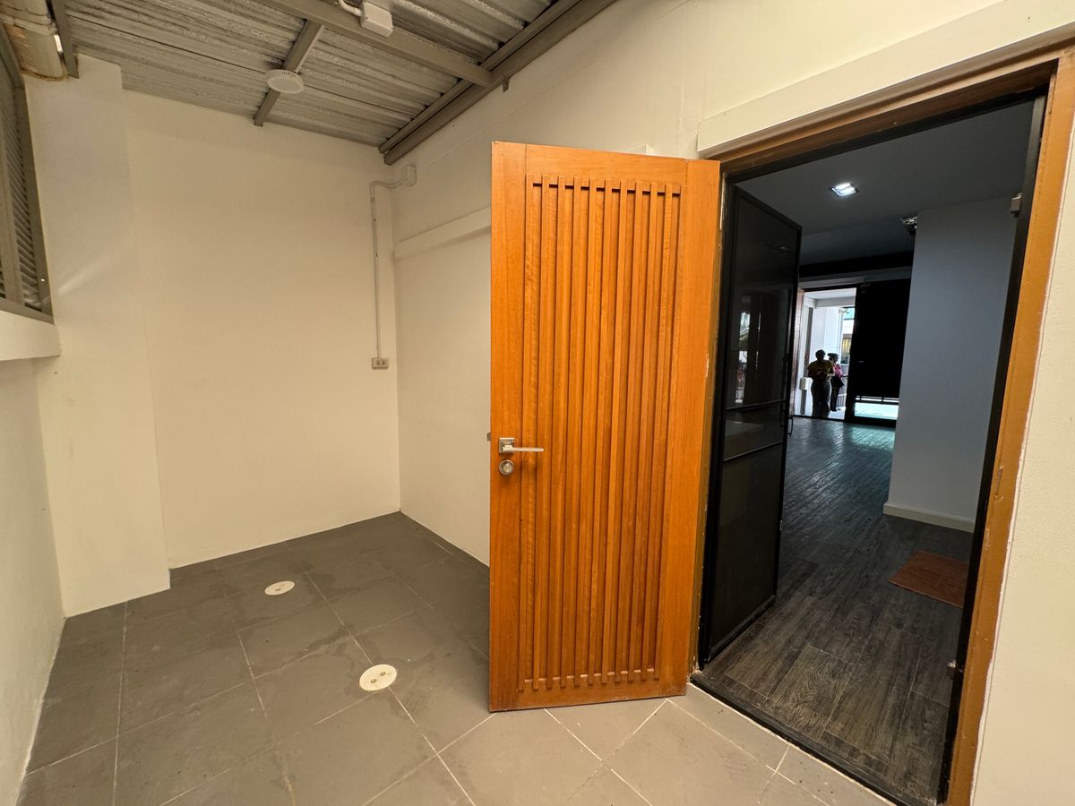 ขายทาวน์โฮมอ่อนนุช อุดมสุข : ขาย พร้อมผู้เช่า ถึง กรกฎาคม 2569
Townhouse Sukhumvit 3ชั้น  พื้นที่กว้างห้องจัดแยกเป็นสัดส่วน ทำเลดี ใกล้ทางพิเศษฉลองรัช พร้อมเข้าอยู่