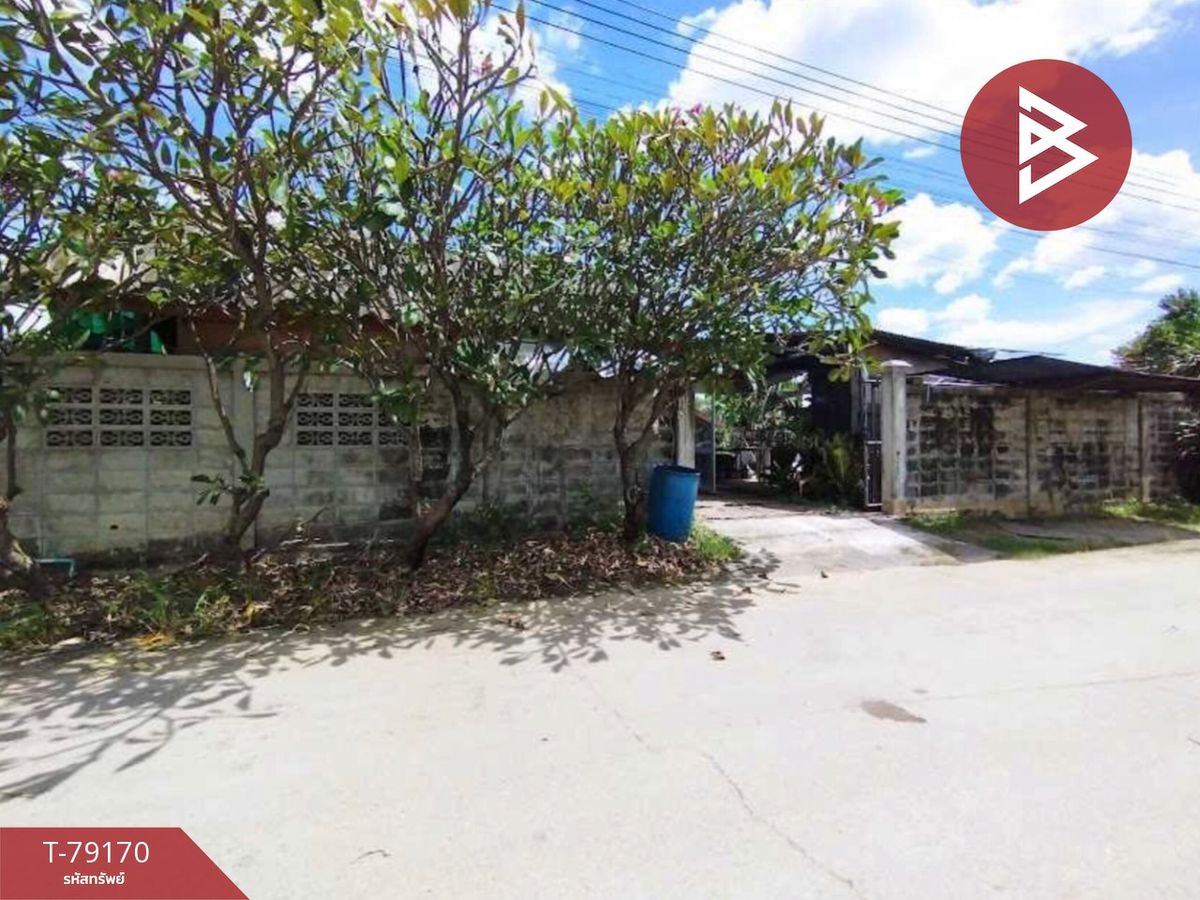 For SaleLandNakhon Pathom : Land for sale with buildings, 52 square meters