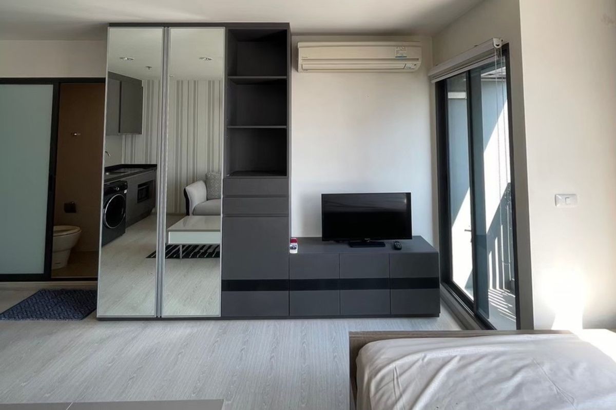 ขายคอนโดพระราม 9 เพชรบุรีตัดใหม่ RCA : 🔥ขายพร้อมผู้เช่า !!🔥 Code C20240301532..........Rhythm Asoke, ห้องสตูดิโอ, 1 ห้องน้ำ, ชั้นสูง 23, แต่งครบ, ราคาพิเศษ !!📣📣