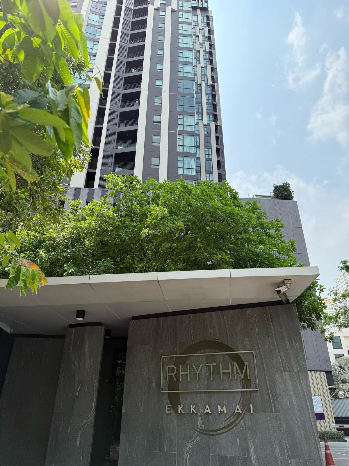 ให้เช่าคอนโดสุขุมวิท อโศก ทองหล่อ : 28,000/ month Rythm Ekkamai 