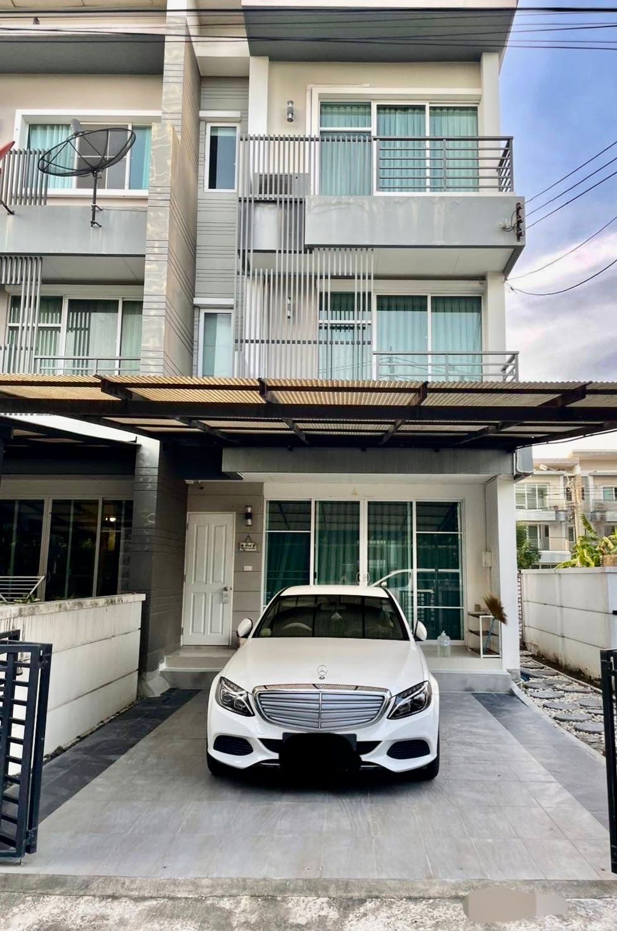 For RentTownhomePattanakan, Srinakarin : Rent Town Avenue Rama 9 - Luxury Town Town, Sansiri style, near Wellington International School