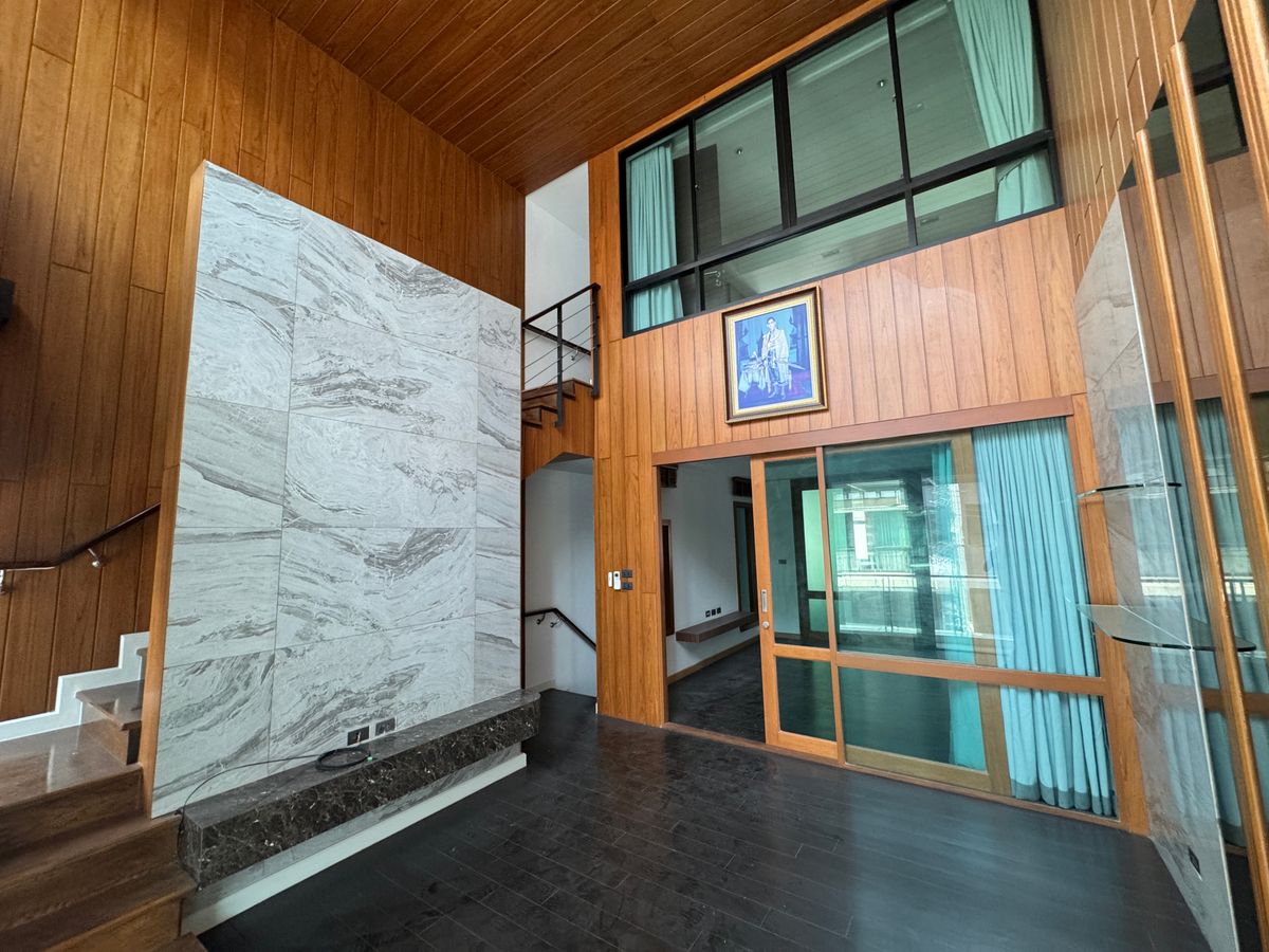 ขายทาวน์โฮมอ่อนนุช อุดมสุข : ขาย พร้อมผู้เช่า ถึง กรกฎาคม 2569
Townhouse Sukhumvit 3ชั้น  พื้นที่กว้างห้องจัดแยกเป็นสัดส่วน ทำเลดี ใกล้ทางพิเศษฉลองรัช พร้อมเข้าอยู่