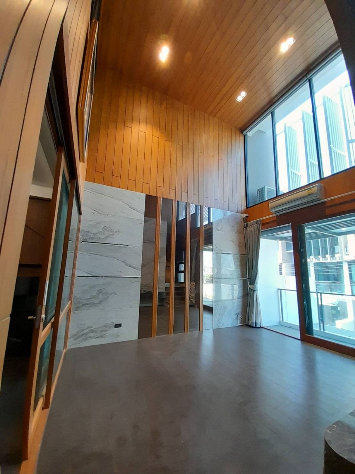 ขายทาวน์โฮมอ่อนนุช อุดมสุข : ขาย พร้อมผู้เช่า ถึง กรกฎาคม 2569
Townhouse Sukhumvit 3ชั้น  พื้นที่กว้างห้องจัดแยกเป็นสัดส่วน ทำเลดี ใกล้ทางพิเศษฉลองรัช พร้อมเข้าอยู่