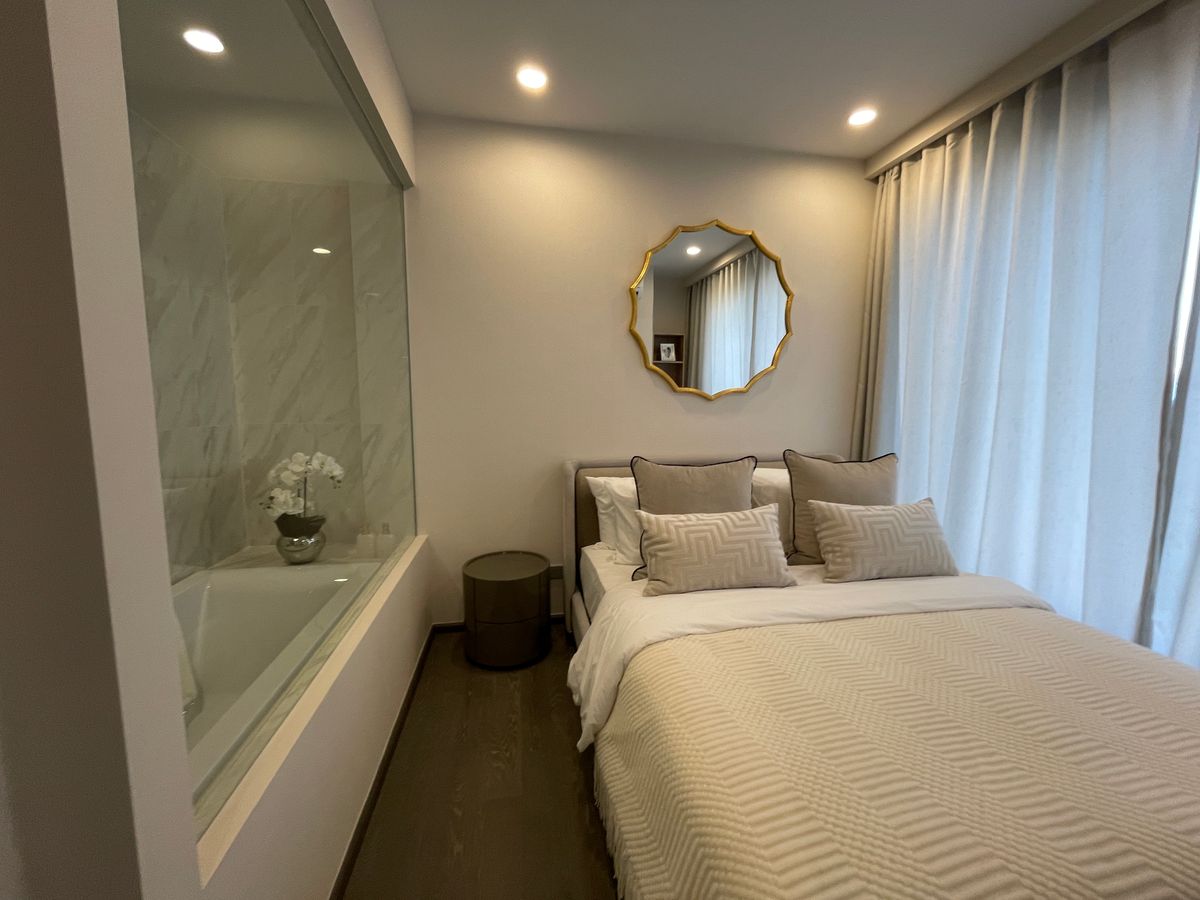 For SaleCondoKhlongtoei, Kluaynamthai : Luxury Luxury Condo for sale, Rama 4 Road, near MRT Khlong Toei 0 m. Condo Coco Park, Floor 12, Size 49.60 sq.m., 1 bedroom, 1 bathroom near the Chalerm Mahanakorn Expressway. With a 5 -star service from Dusit Hotel