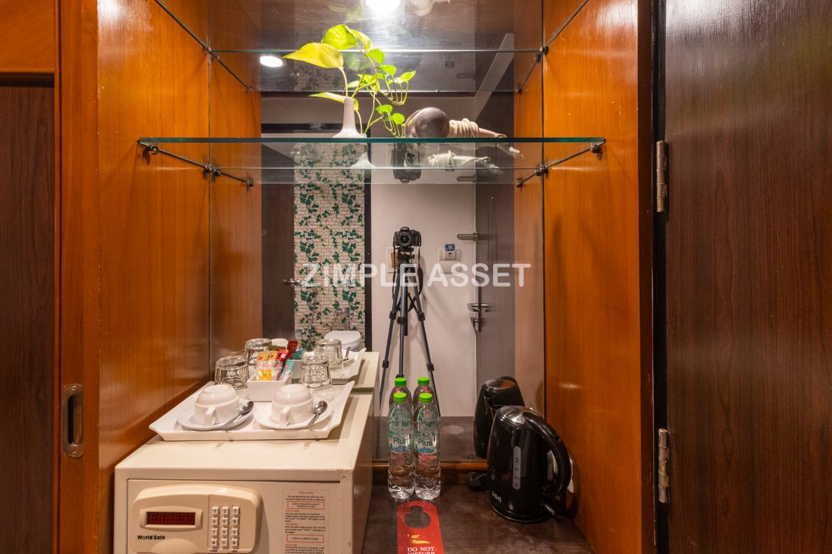 ให้เช่าสุขุมวิท อโศก ทองหล่อ : Line : @zimple_asset  โรงแรมบนถนนสุขุมวิท ติดEmsphere ให้บริการห้องพักในระดับ4ดาว พร้อมด้วยสิ่งอำนวยความสะดวกมากมาย ใกล้แหล่งช้อปปิ้งและใจกลางแหล่งธุรกิจของกรุงเทพ