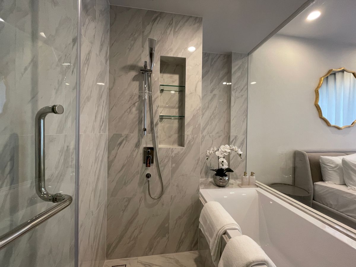 For SaleCondoKhlongtoei, Kluaynamthai : Luxury Luxury Condo for sale, Rama 4 Road, near MRT Khlong Toei 0 m. Condo Coco Park, Floor 12, Size 49.60 sq.m., 1 bedroom, 1 bathroom near the Chalerm Mahanakorn Expressway. With a 5 -star service from Dusit Hotel