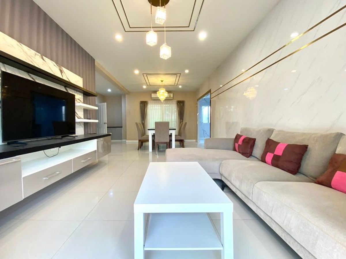 For RentHousePattanakan, Srinakarin : 🔴95,000 ฿ 🔴 Detached house, Passorn Prestige, Phatthana Development ✅ Beautiful house, good location, near the mall 🎉🎉 Welcome to service 🙏 Interested to say hello (very fast answered): 📱 Property code 6803-1301 📱: ID LINE:@bbcondo88