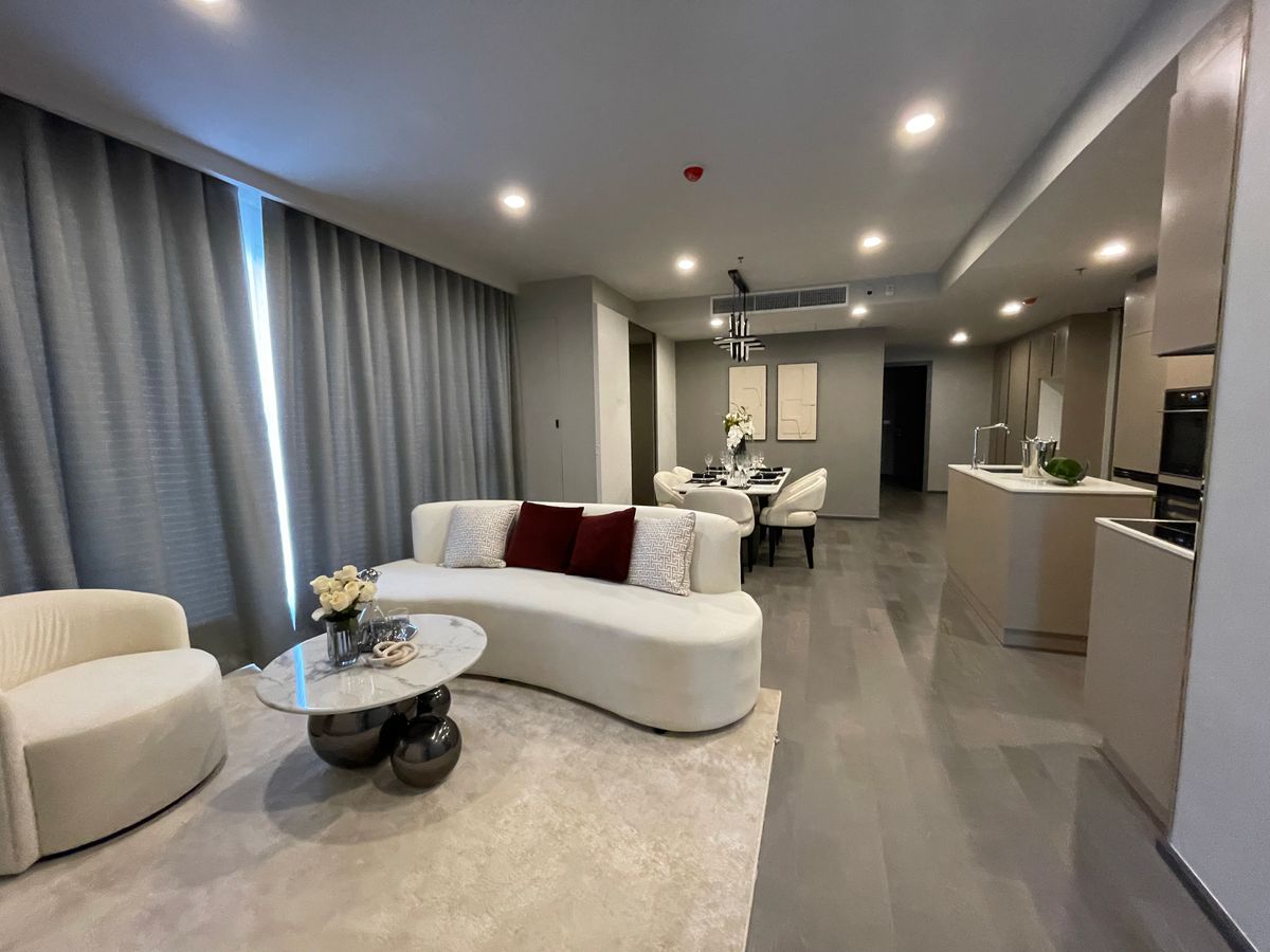 For SaleCondoKhlongtoei, Kluaynamthai : Luxury Luxury Condo for sale, Rama 4 Road, near MRT Khlong Toei 0 m. Condo Condo Park, 27th floor, size 101.68 sq.m., 3 bedrooms, 3 bathrooms, near Chalerm Mahanakorn Expressway. With a 5 -star service from Dusit Hotel