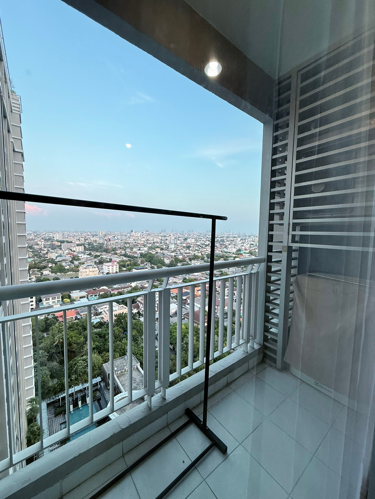 For RentCondoRatchadapisek, Huaikwang, Suttisan : ✨ Rhythm Ratchada ✨ Ready to move in‼️ Condo next to MRT Ratchadaphisek, fully furnished with complete electrical appliances (No.260225)