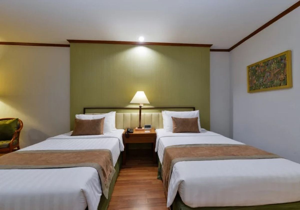 ให้เช่าสุขุมวิท อโศก ทองหล่อ : Line : @zimple_asset  โรงแรมบนถนนสุขุมวิท ติดEmsphere ให้บริการห้องพักในระดับ4ดาว พร้อมด้วยสิ่งอำนวยความสะดวกมากมาย ใกล้แหล่งช้อปปิ้งและใจกลางแหล่งธุรกิจของกรุงเทพ