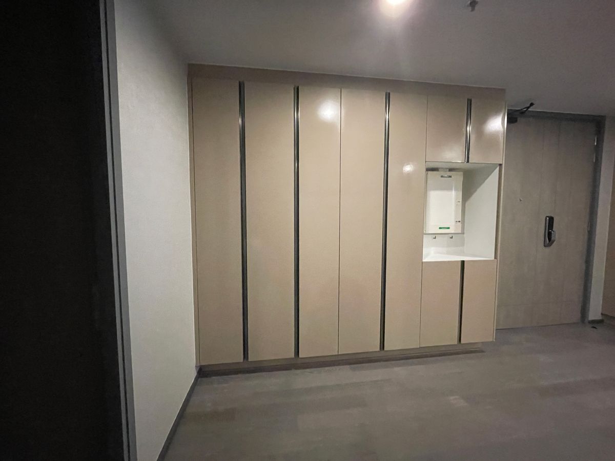 For SaleCondoKhlongtoei, Kluaynamthai : Luxury Luxury Condo for sale, Rama 4 Road, near MRT Khlong Toei 0 m. Condo Condo Park, 27th floor, size 101.68 sq.m., 3 bedrooms, 3 bathrooms, near Chalerm Mahanakorn Expressway. With a 5 -star service from Dusit Hotel