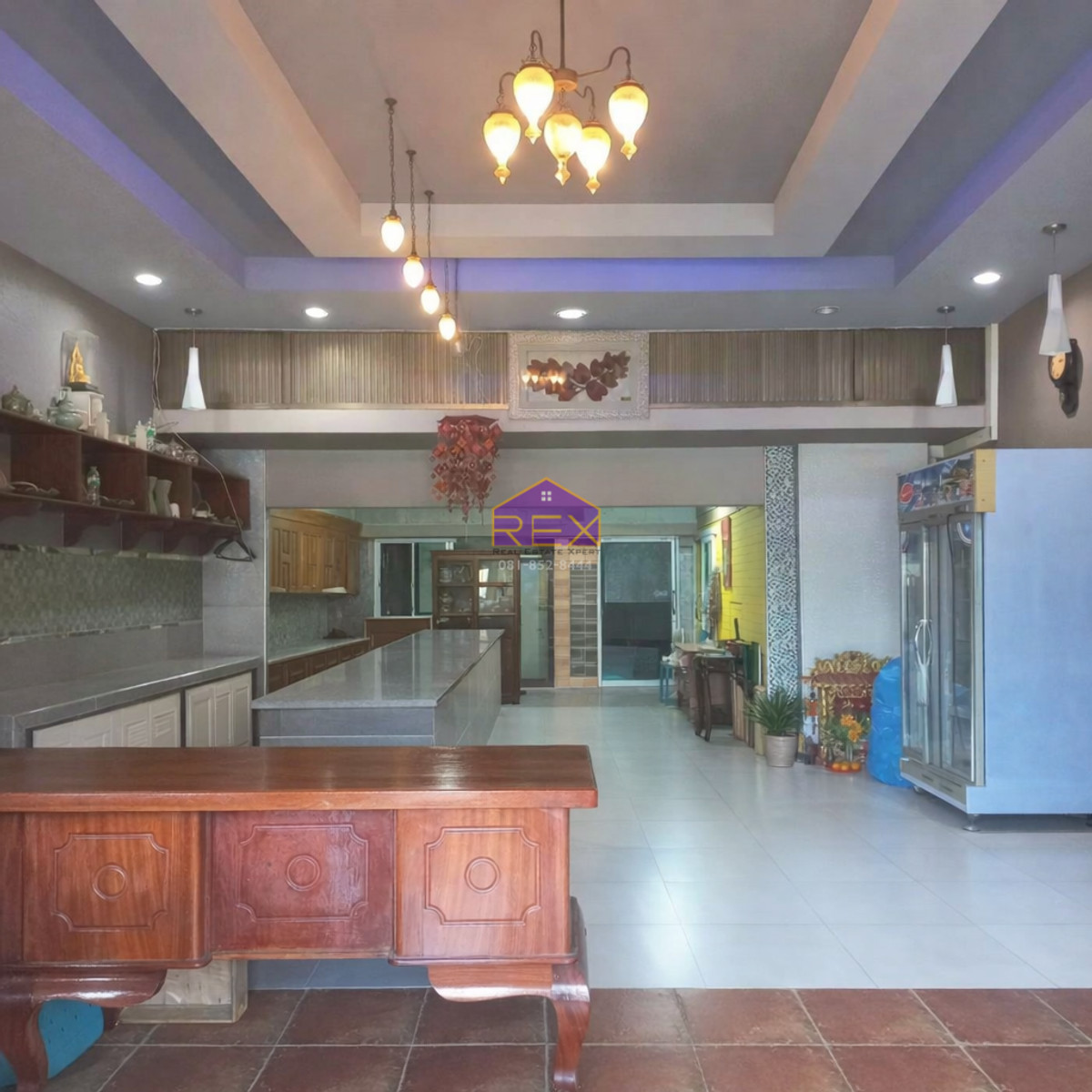 For SaleShop HouseRatchaburi : Commercial building for sale Opposite Robinson Ratchaburi, next to the main road